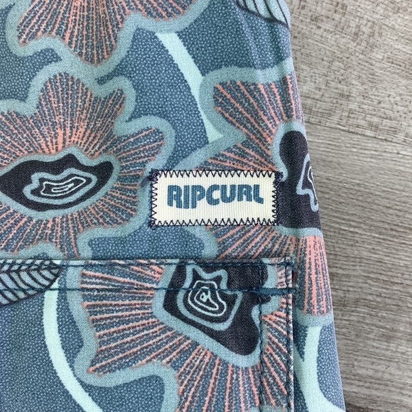 RIP CURL- SUN DRENCHED RAYS BOARD SHORTS - Picture 11 of 12